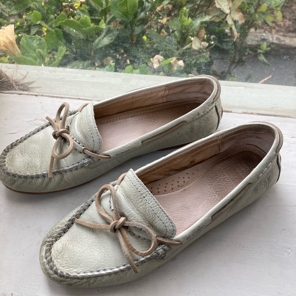 Frye Women's 6.5 Light Blue Leather Bow Loafers